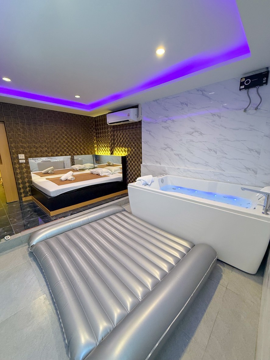 VIP Jacuzzi + Nuru (air mattress)