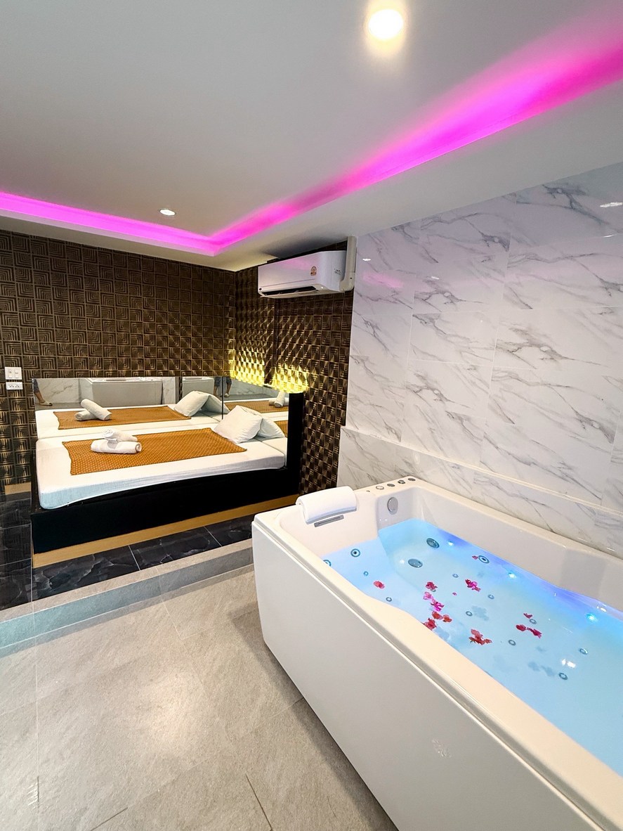 VIP Jacuzzi Room