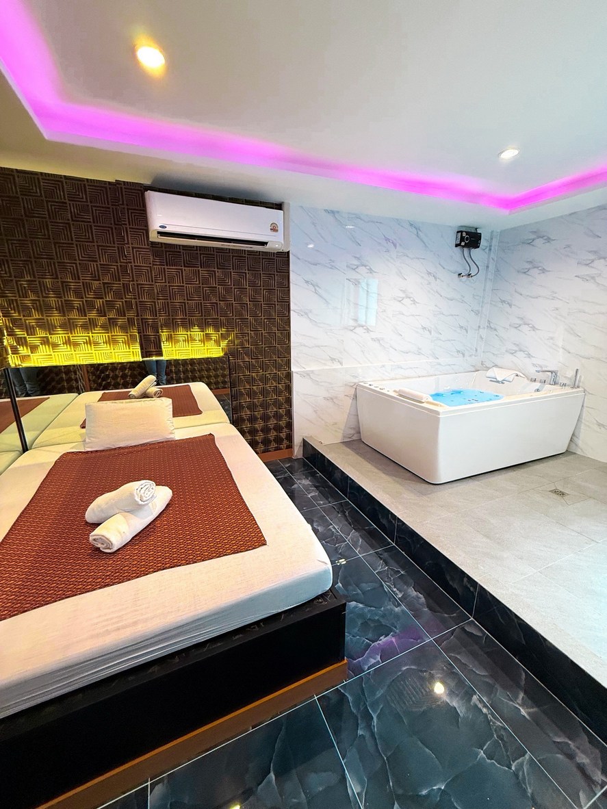 VIP Jacuzzi Room