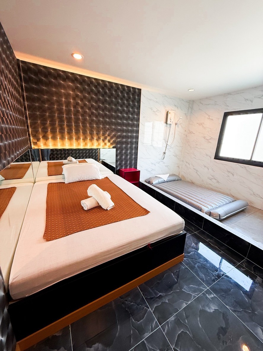 VIP Shower +Nuru (air mattress)