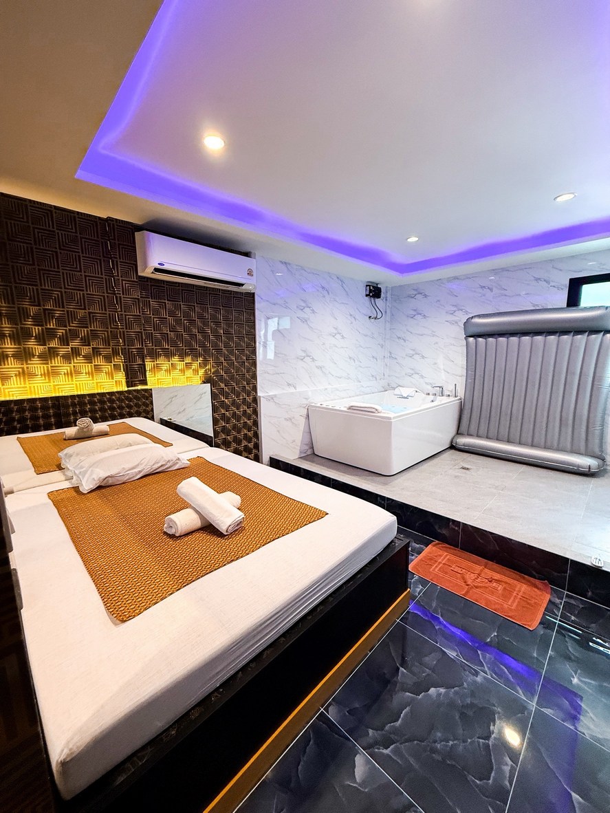VIP Jacuzzi + Nuru (air mattress)